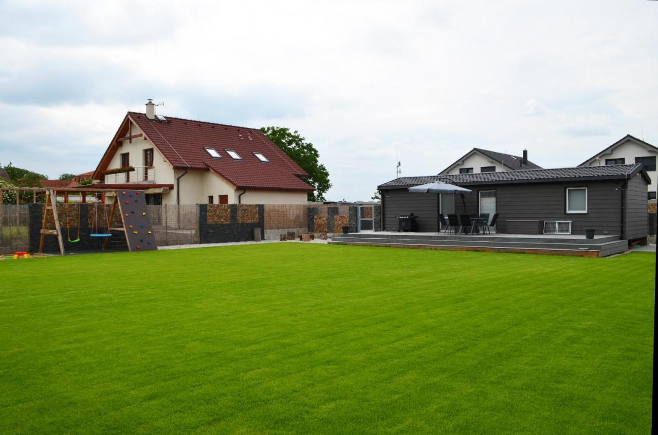 Domecek U Prahy Ferienhaus *